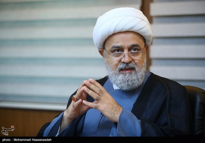 سازمان «سمت»، یکی از مراکز علمی مهم کشور در ترویج علوم انسانی از طریق تهیۀ کتابهای آموزشی استاندارد